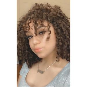 Meet your Posher, Manueliz